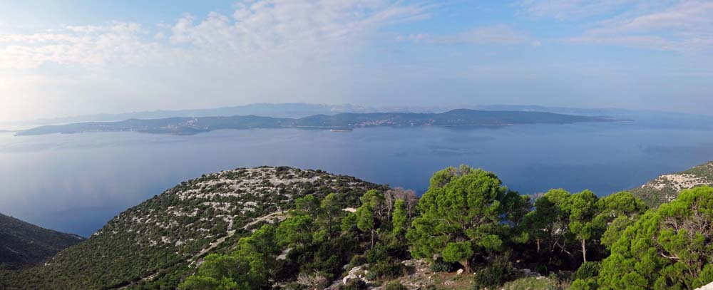 im SW die Inseln Iž und Dugi Otok (ganz hinten)