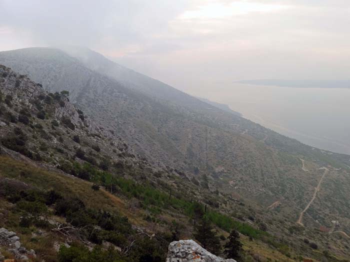 Blick über die Südküste nach O, rechts die Insel Šćedro