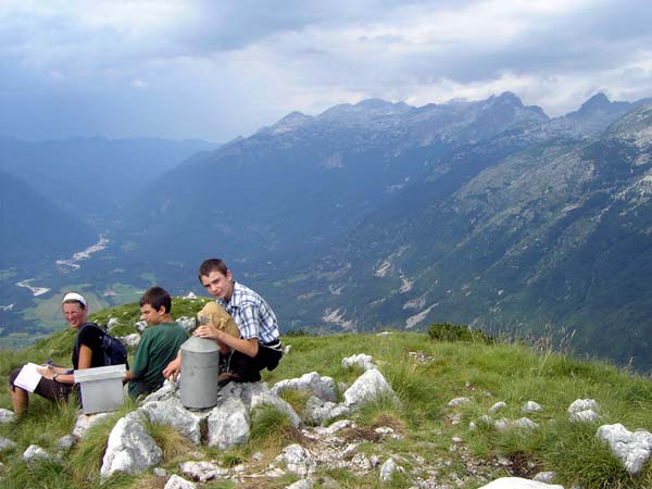 Gipfel gegen W auf den Kanin und den Talkessel von Bovec