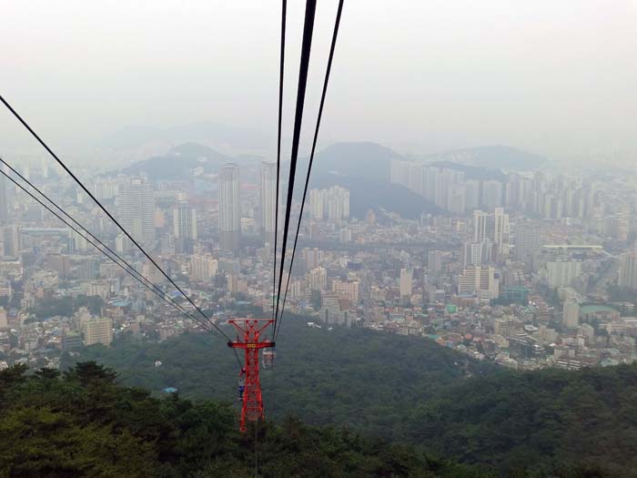 ... machen wir uns auf die Suche nach dem sagenumwobenen Seokbulsa in den Waldbergen des Geumjeongsan gleich nördlich des Stadtzentrums