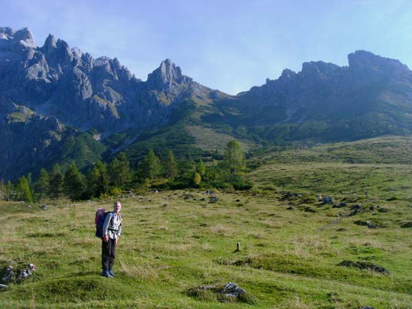 eine geruhsame Tour - als perfekter Zwischenstop an einem Reisetag oder am Vorabend einer Hochkönigbesteigung; gleich links der Bildmitte der markante Granlspitz mit etlichen Kletterrouten und einem netten Klettersteig, ganz links ...