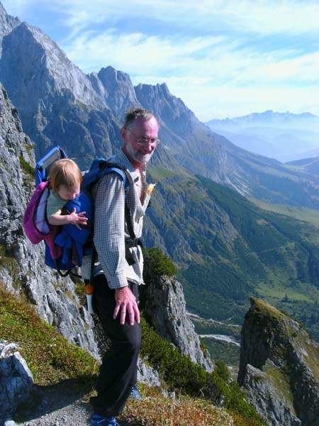 auf der kleinen Südschulter der Taghaube, Blick auf Wetterriffl und Mandlwände der riesigen Hochkönig-Südwand