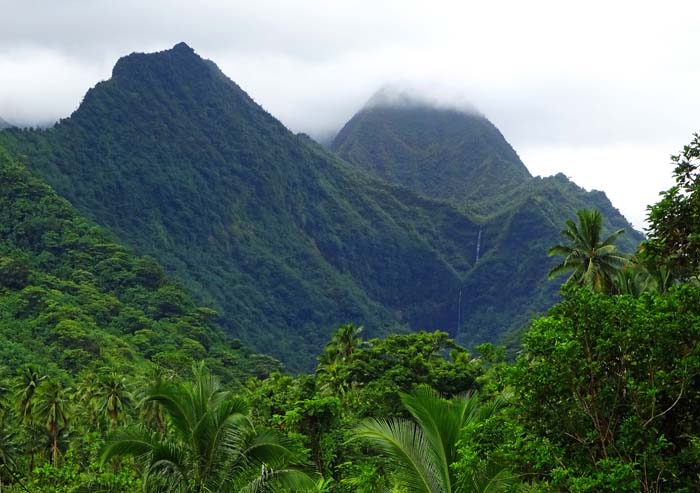 ein weiteres eindrucksvolles Tal bei Utuupai an der Ostküste