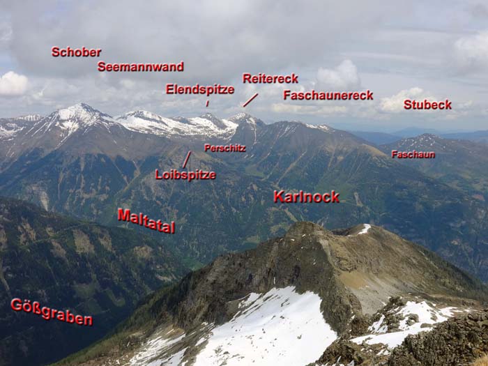 im NW der Auslauf des Hafnerkamms jenseits des Maltatals