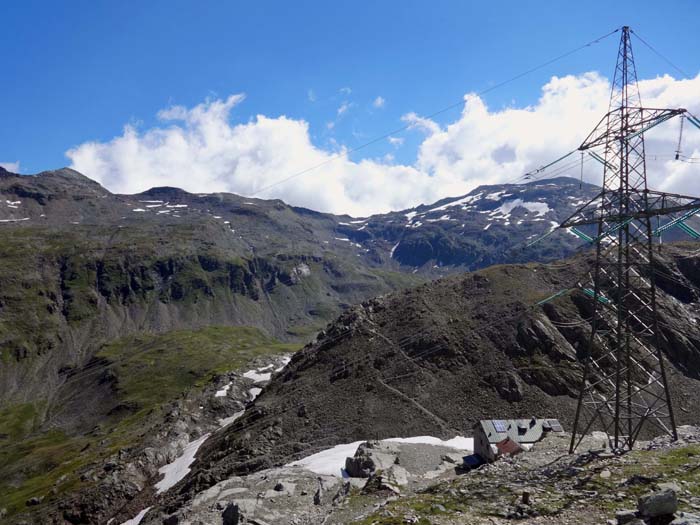 je stärker der Duft der Kaspressknödelsuppe, desto klarer der Himmel; der einzige Wermutstropfen der Wanderung - die Stromleitung über den Felber Tauern, die sich immer wieder ins Bild drängt