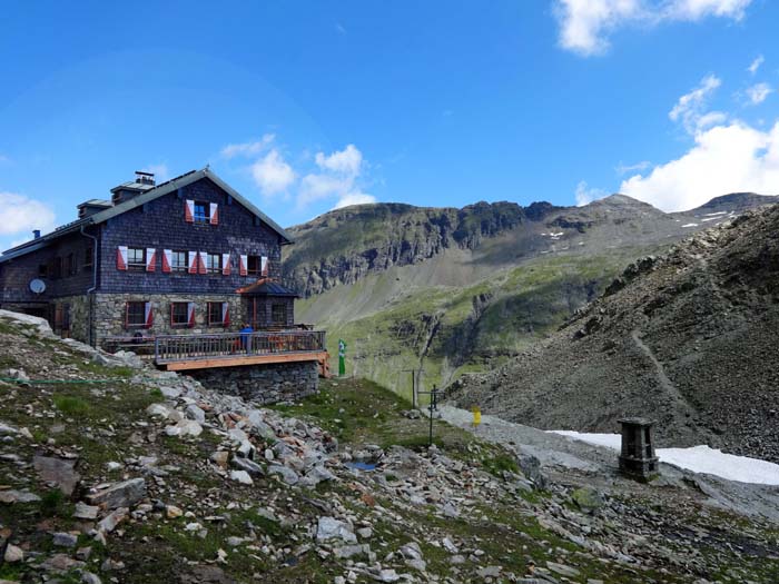 die Sonnenterrasse der gastlichen St. Pöltner Hütte