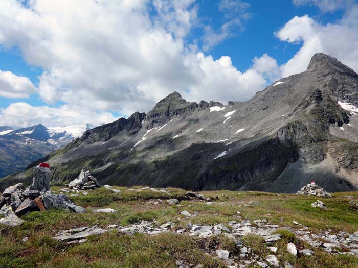 vom Weinbichl wird - vorbei an Tauernkogel und Fechtebenkogel - erstmals der Blick aufs Venediger-Gletscherdach frei