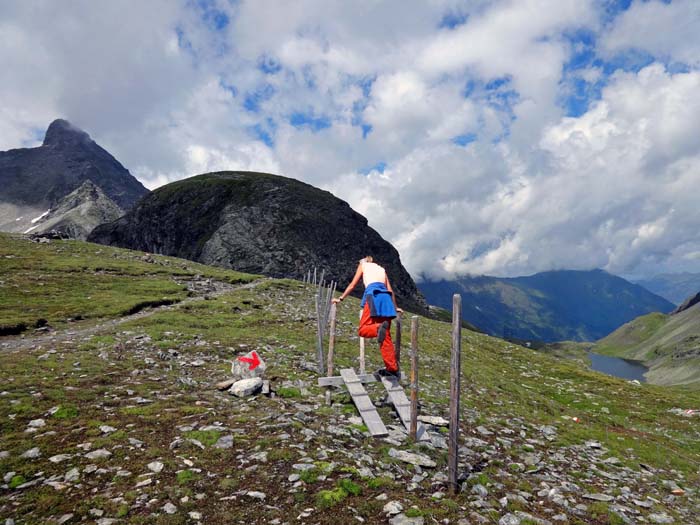 am Alten Tauern; der runde Klapf ist der soeben überschrittene Weinbichl, links die Nase des Tauernkogel