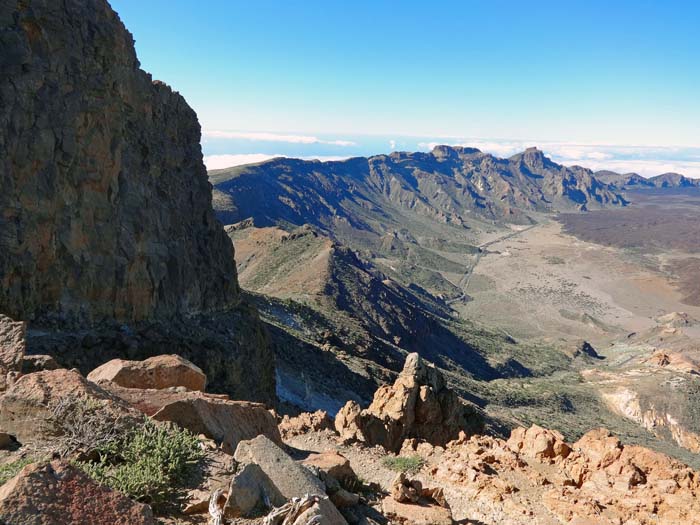 Rückblick von der Nordschulter auf den Ucancasattel und den Llano de Ucanca mit dem Kratersüdrand