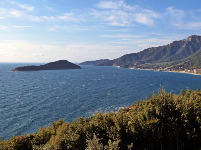 die kleine Insel Kínira vor der Ostküste