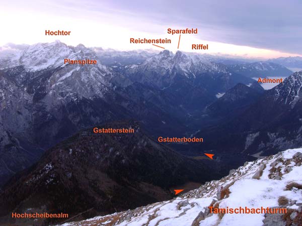 auf der anderen Seite des Berges geht es die Südflanke hinunter, Blick gegen WSW