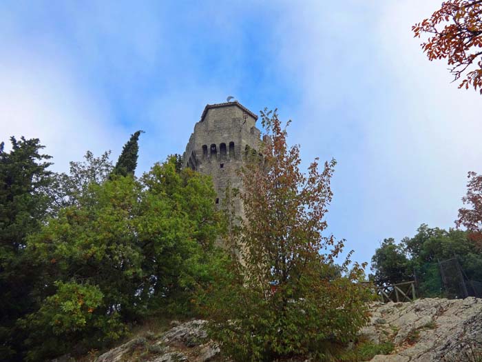 bald stehen wir am Nordgipfel mit dem 3. Turm (Montale)