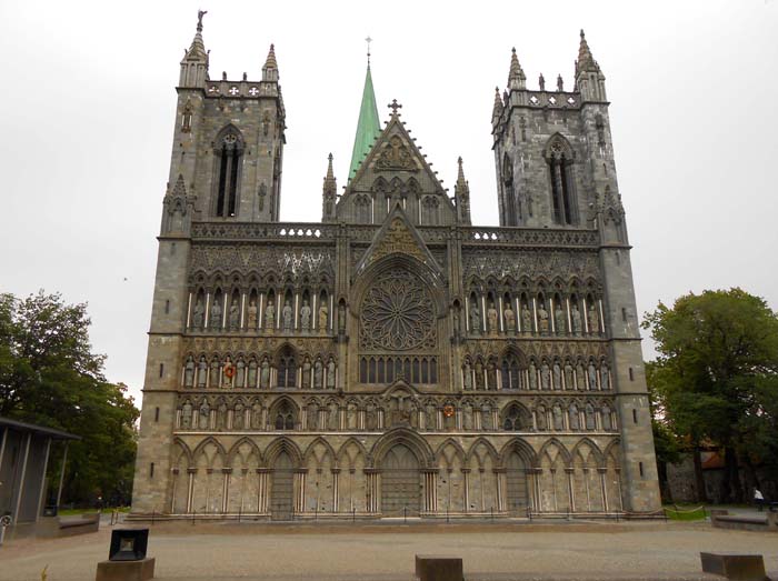 Nationalheiligtum und schönster Sakralbau Norwegens: der Nidaros-Dom in Trondheim, Krönungskirche der norwegischen Könige