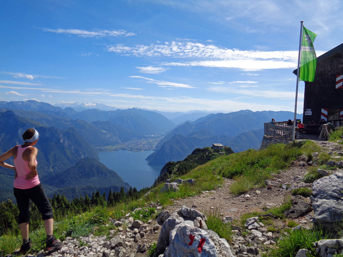 Gmundner Hütte am Fahnenkogel gegen Süden ins innere Salzkammergut