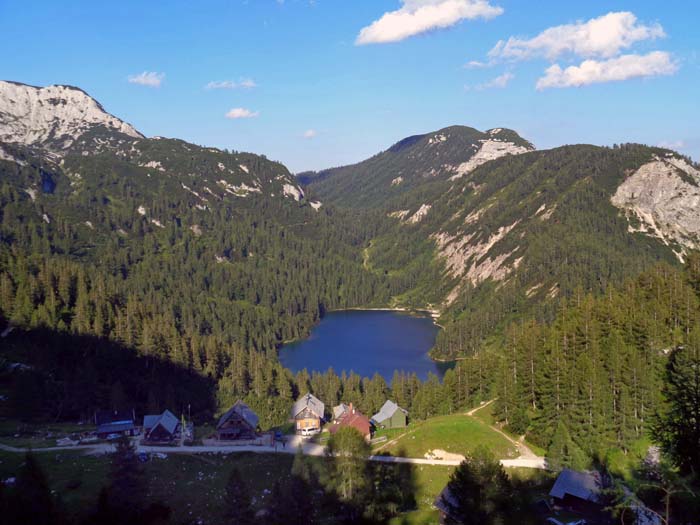 ... genießt man den netten Blick auf den Steirersee