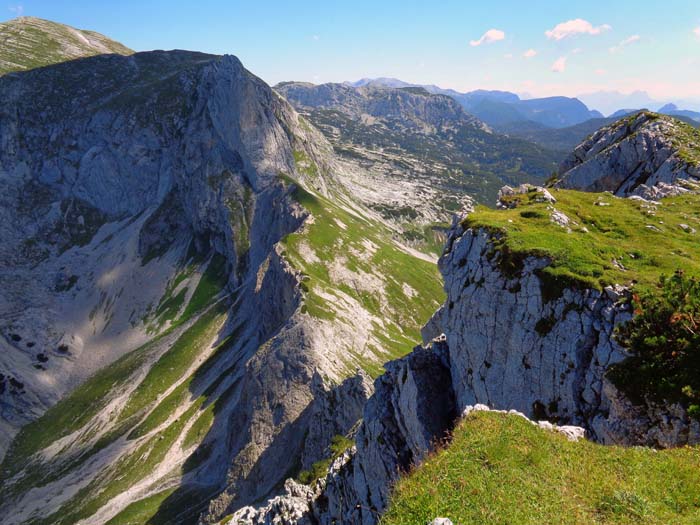 Gipfelblick gegen NO auf Steirertörl und Sturzhahn