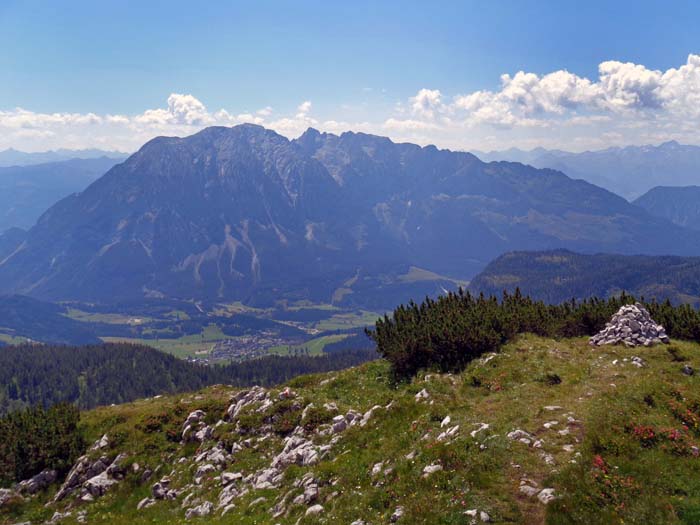 am Wendepunkt der Schleife, im Süden der Grimming