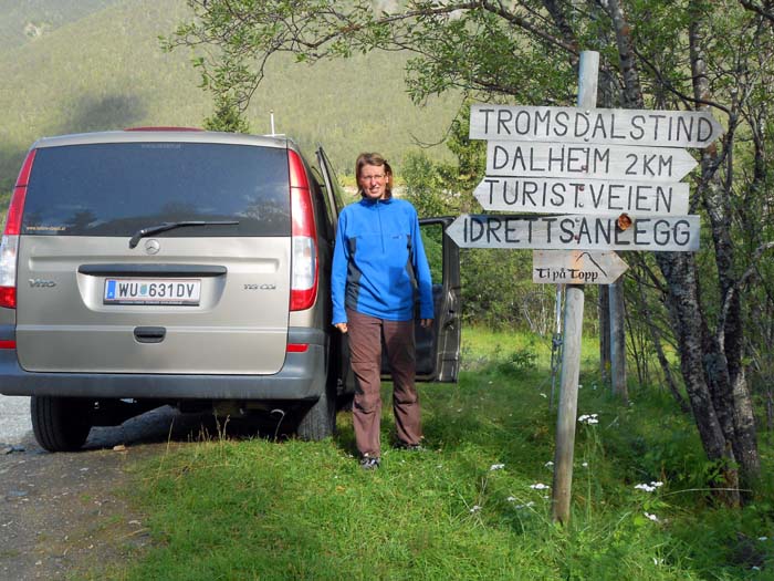 am Parkplatz Storhaugen; das Tal wird von den Einheimischen gern als Naherholungsgebiet genutzt; ziemlich störend ist allerdings der Schießplatz gleich unterhalb des Parkplatzes