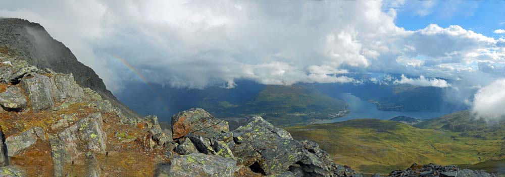 Blick vom SW-Kamm nach S auf die „Kreuzung“ von Ram-, Bals- und Straumsfjord