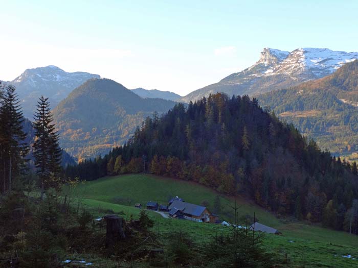 Blick von Weißenbach gegen NW auf Sandling (links) und Loser