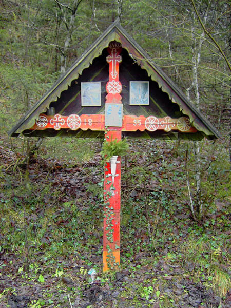 ... Gott sei ihren Seelen gnädig; Wegkreuz im hintersten Traisental, wo sich unsere heutige Runde wieder schließt