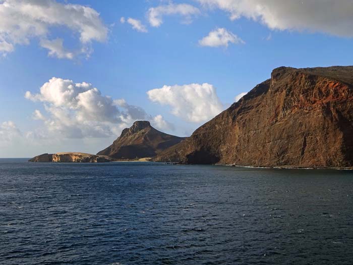 ... und dieselbe Ecke der Insel (die Hatuanabucht mit dem Apare links hinten) aus Südost