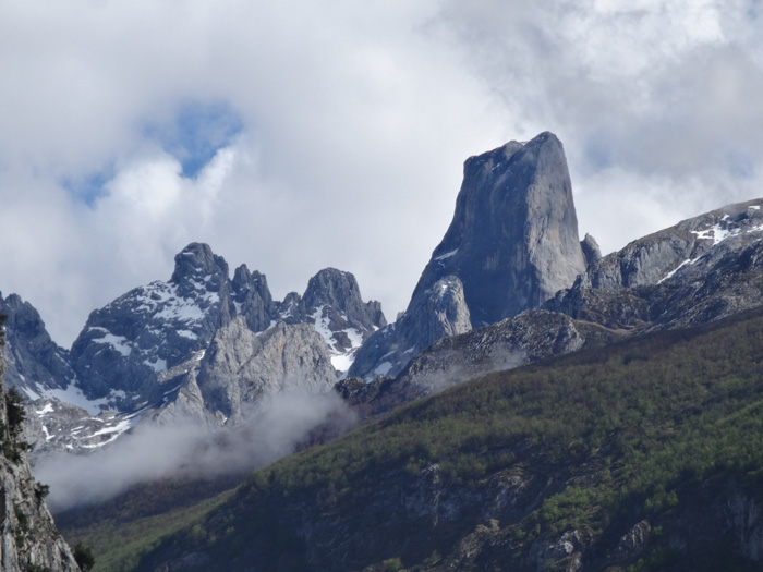 weiter draußen im Tal, von Po bei Arenas de Cabrales, genießen wir den Picu, ... 