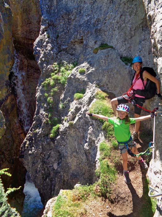 ... in der eine kurze Abzweigung zum Rastplatz im Innern der Klamm führt (Sackgasse)