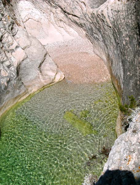 der Ministrand an der innersten Kehle ist nur übers Wasser erreichbar