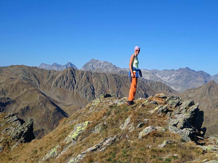 am höchsten Punkt der Pfannspitze, ganz hinten die Rieserfernergruppe mit dem Hochgall 