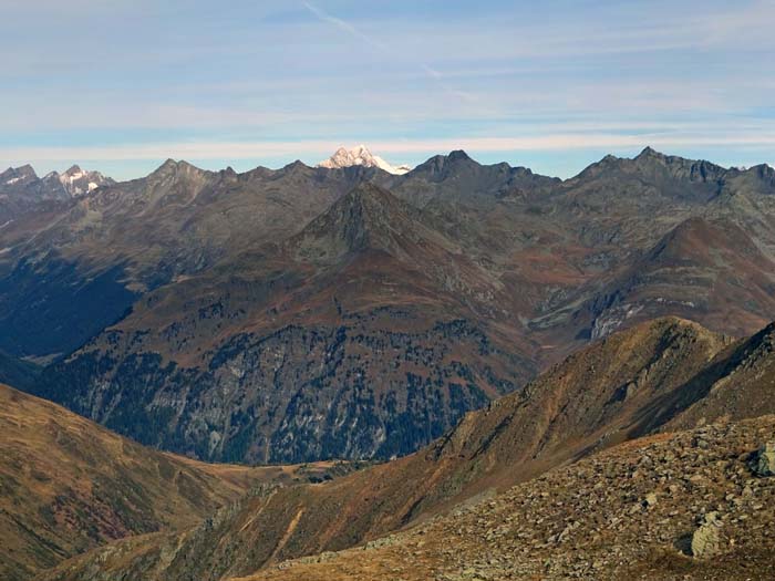 im Norden Panargen- und Lasörlingkamm sowie Rötspitze, rechts unten das Plankfeld, der letzte Gipfel für heute