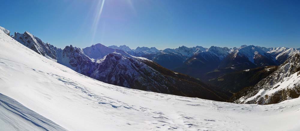 endlich die lang ersehnte Sonne; im Süden das Lesachtal und die Karnischen Alpen