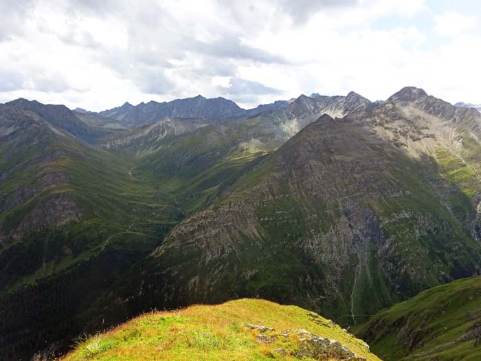 ... und das Großbachtal mit dem direkten Übergang aus dem Umbaltal zur Reichenberger Hütte (s. Archiv Rosenspitze) ... und das Großbachtal mit dem direkten Übergang aus dem Umbaltal zur Reichenberger Hütte (s. Archiv Rosenspitze)