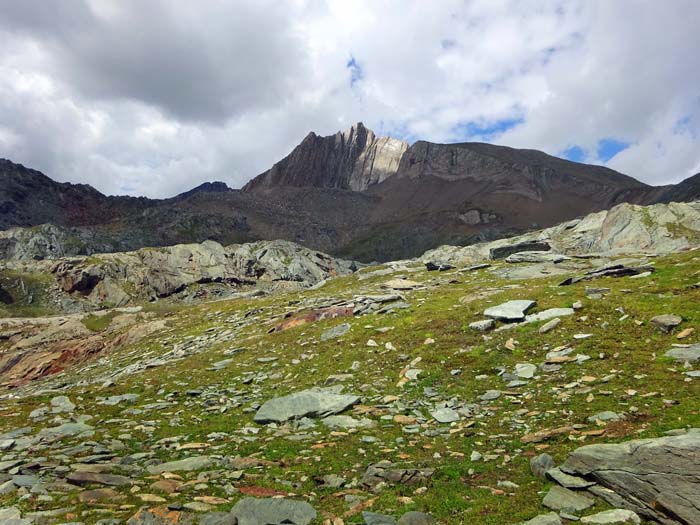 ... auf spärlichen Steigspuren und mit sporadischen Markierungen ins Hochkar hinein ... auf spärlichen Steigspuren und mit sporadischen Markierungen ins Hochkar hinein