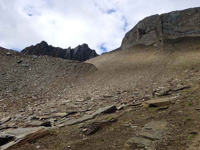 ganz oben erreichen wir inmitten einer fantastischen Mondlandschaft die Alpenkönigroute ganz oben erreichen wir inmitten einer fantastischen Mondlandschaft die Alpenkönigroute