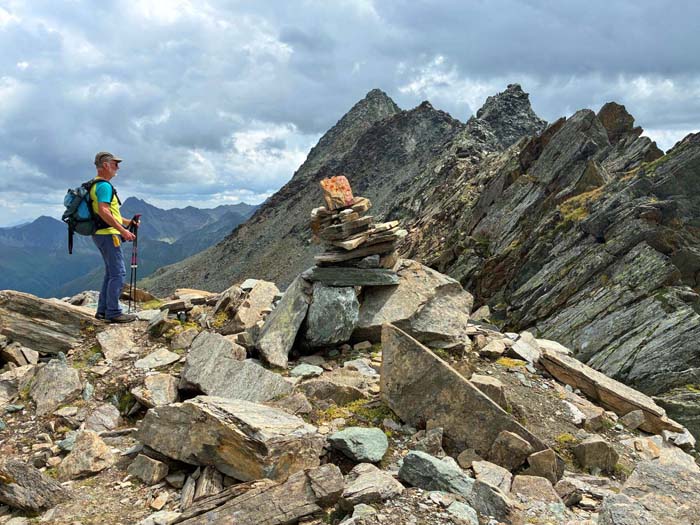 an der Hohen Grubenscharte beginnt der zerschartete Nordgrat auf die Ogasilspitze an der Hohen Grubenscharte beginnt der zerschartete Nordgrat auf die Ogasilspitze