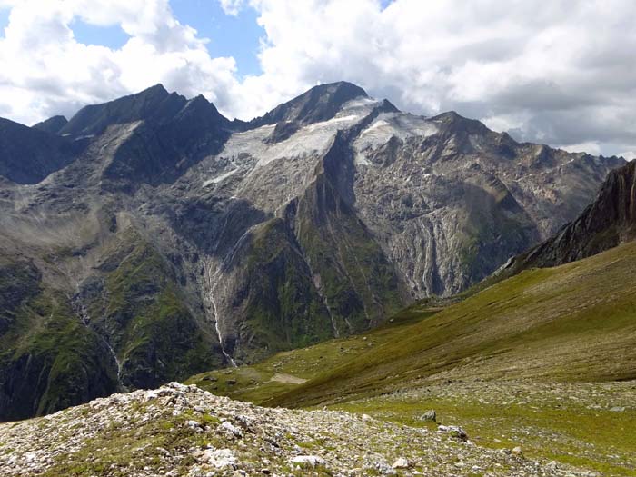 der Abstieg vom Schinagl in Richtung Rötspitze vollzieht sich zunächst auf einem rampenartigen Plateau, ... der Abstieg vom Schinagl in Richtung Rötspitze vollzieht sich zunächst auf einem rampenartigen Plateau, ...