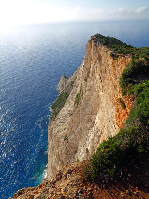 eine kurze Wanderung bringt uns vom Parkplatz hinüber auf die Gipfelkuppe an der Nordseite der Bucht, ...