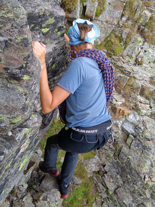 zwischendurch stößt man auch auf sehr anregende Kletterstellen in gutem, griffigen Fels