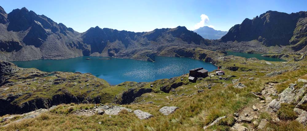 die Lage hoch über Wangenitz- und Kreuzsee ist unvergleichlich           