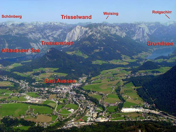 Gipfelblick gegen NNO auf die Seenlandschaft des Steirischen Salzkammergutes