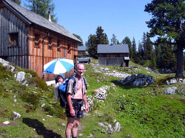 der Abstieg führt durch einen wahren Landschaftsgarten vorbei an der Handleralm