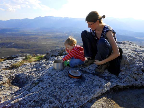 im SW der Velebit, ganz oben liegt noch Schnee