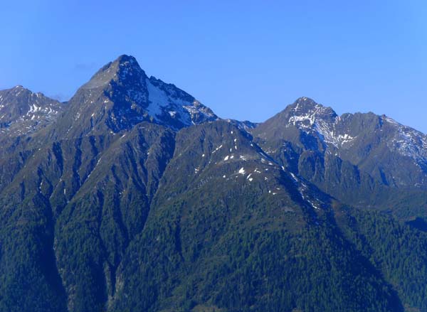 Zunig v. NO (Rotenkogel, südl. Granatspitzgruppe); ganz links der Deferegger Riegel, rechts der Torkogel, das vorgelagerte Trapez ist der Kl. Zunig