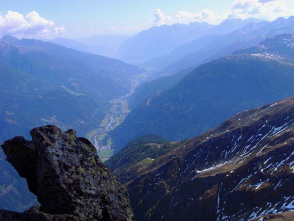 im SO das Iseltal mit den Lienzer Dolomiten