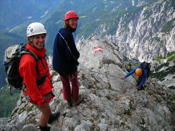 hier beginnt der Abstieg über den Klettersteig, der dem Südwandband folgt, ...