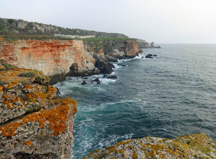 als Kontrastprogramm die große Auswahl an Deep-Water-Soloing-Routen um die byzantinische Festungsruine Yailata bei Kamen Bryag im äußersten NO BulgariensYailata