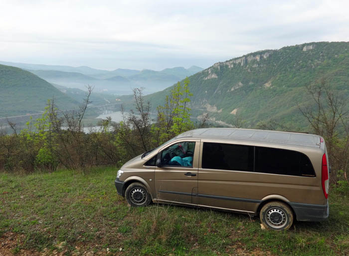 hoch über dem Tsonevo Stausee im Ostbalkan liegen bislang zwei attraktive Klettergärten