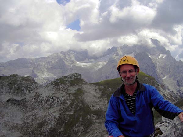 Erich am Gipfel, Blick gegen O (Dachstein)