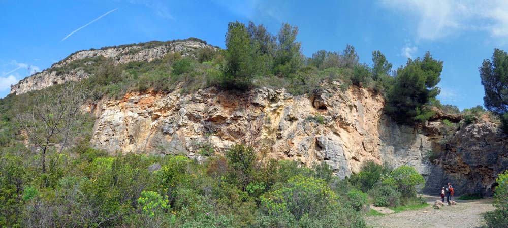 der alte Steinbruch Cava di Rio Fine im Gebiet Arene Candide gleich oberhalb von Borgio Verezzi ist in fünf Minuten Fußmarsch erreichbar; in den nächsten Stockwerken warten fünf weitere Sektoren